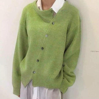 Dame cardigan med asymmetrisk knaplukning | Blød og moderne strik