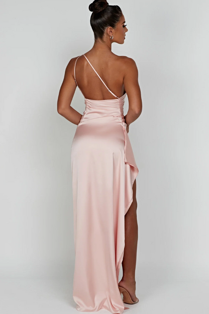 Kvindes maxikjole med asymmetrisk snit | Elegant one-shoulder design i glansfuld stof