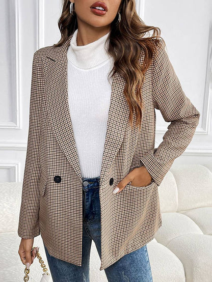 Elegant ternet blazer med knapper og lommer i klassisk snit til kvinder