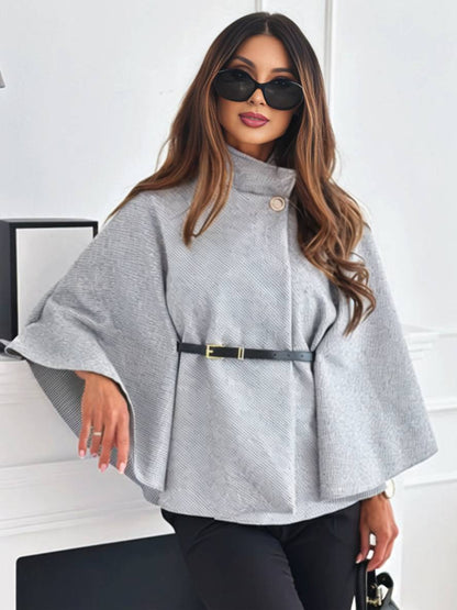 Elegant kort ponchojakke med bælte og flagermusærmer til kvinder
