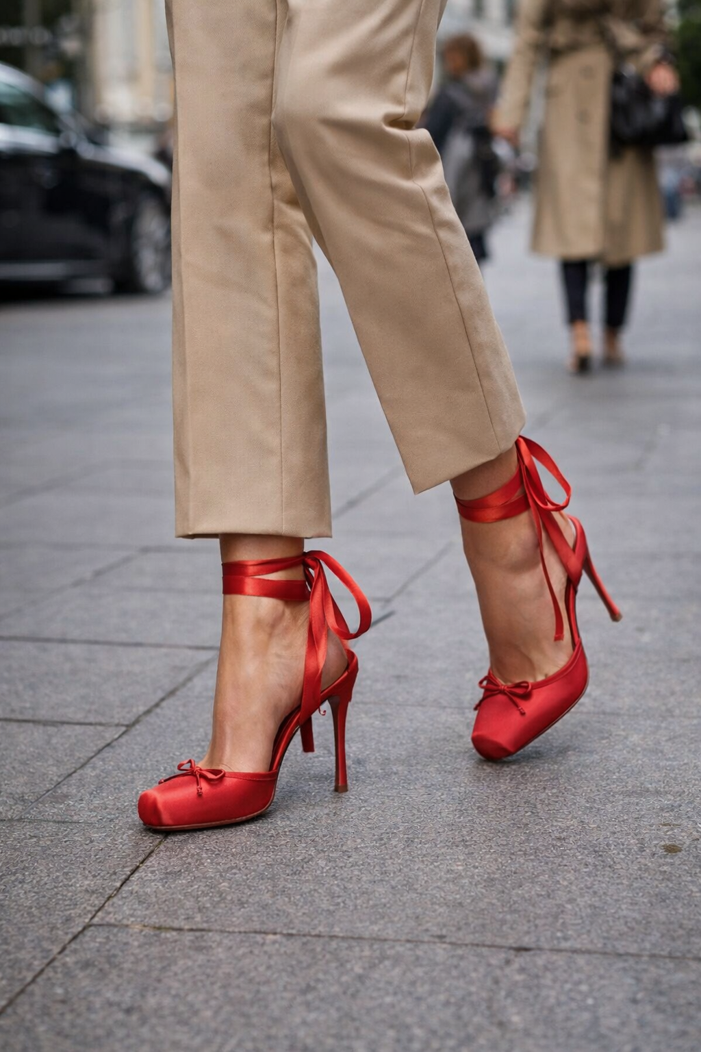 Elegante Høje Hælsko I Satin Med Ankelbånd Og Firkantet Snude