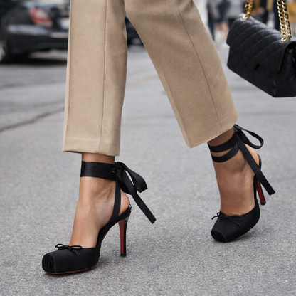 Elegante Høje Hælsko I Satin Med Ankelbånd Og Firkantet Snude