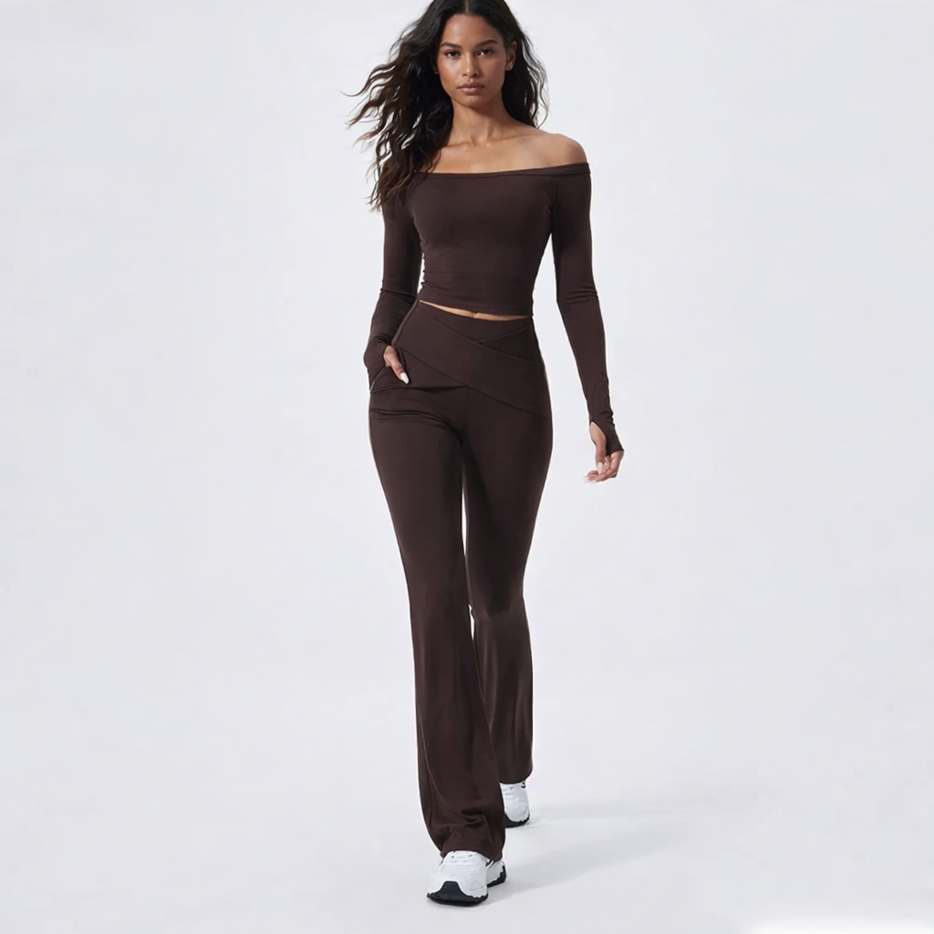 Elegant yoga- og træningssæt til kvinder med langærmet top og flatterende bukser