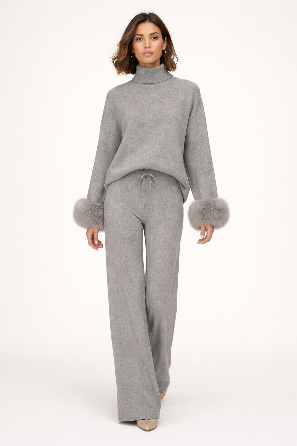 Strikket sæt til kvinder med høj hals og elegante pelsmanchetter