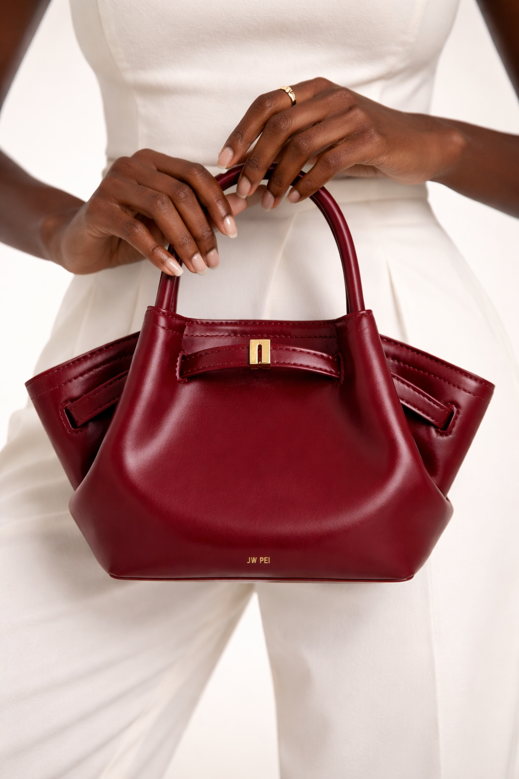 Mini skuldertaske til kvinder | Struktureret design | Ruskind | Kompakt format