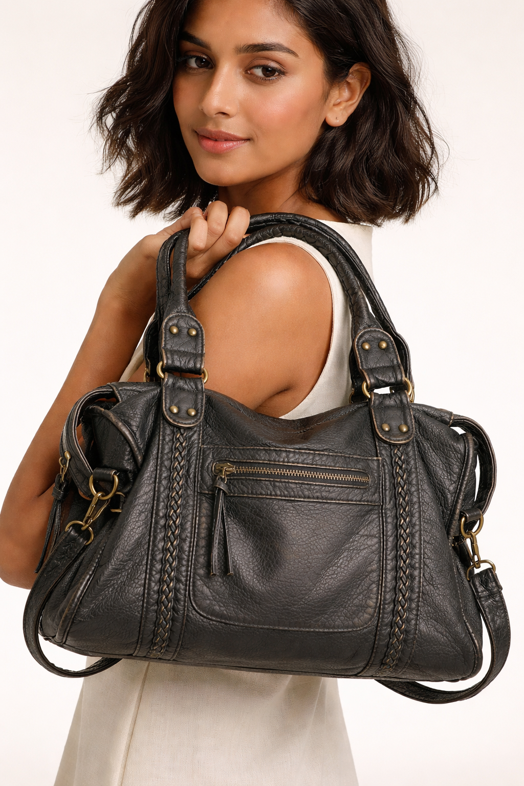 Stor skuldertaske til kvinder med flettede detaljer og rummelig tote-form