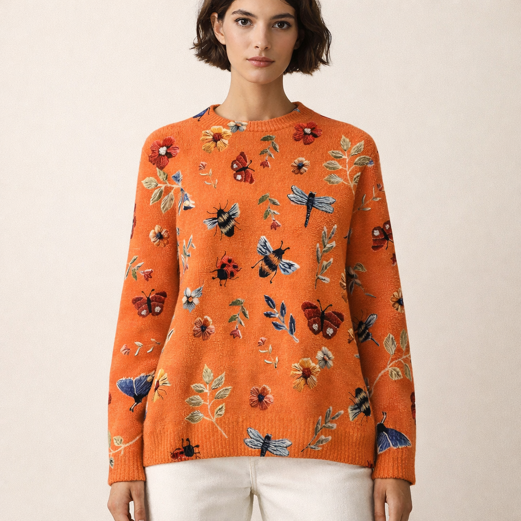 Strikket pullover til kvinder med dekorativt blomster- og insektprint