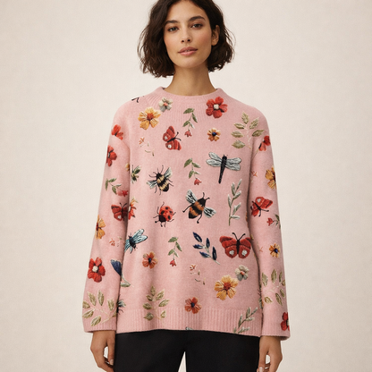 Strikket pullover til kvinder med dekorativt blomster- og insektprint