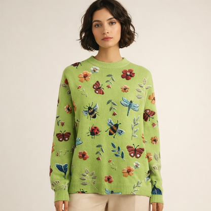 Strikket pullover til kvinder med dekorativt blomster- og insektprint