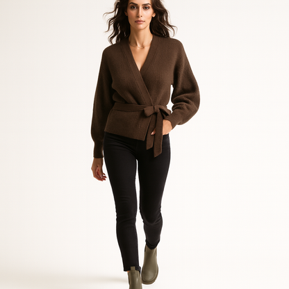Elegant ribstrikket wrap-cardigan med bindebånd