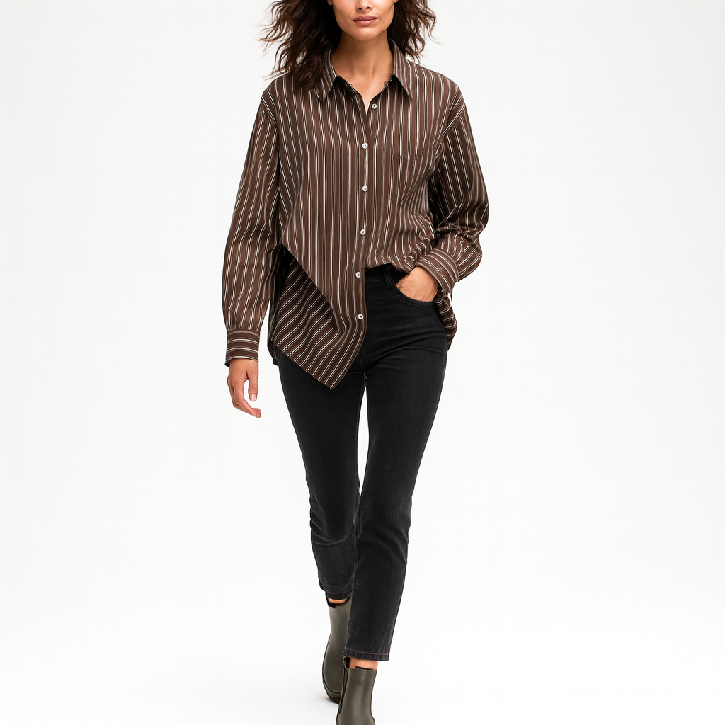 Elegant langærmet skjorte med stribedetaljer og moderne silhouet