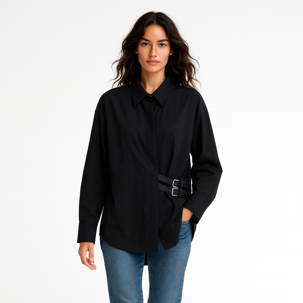 Elegant skjorte med moderne bælte-detaljer og minimalistisk silhuet