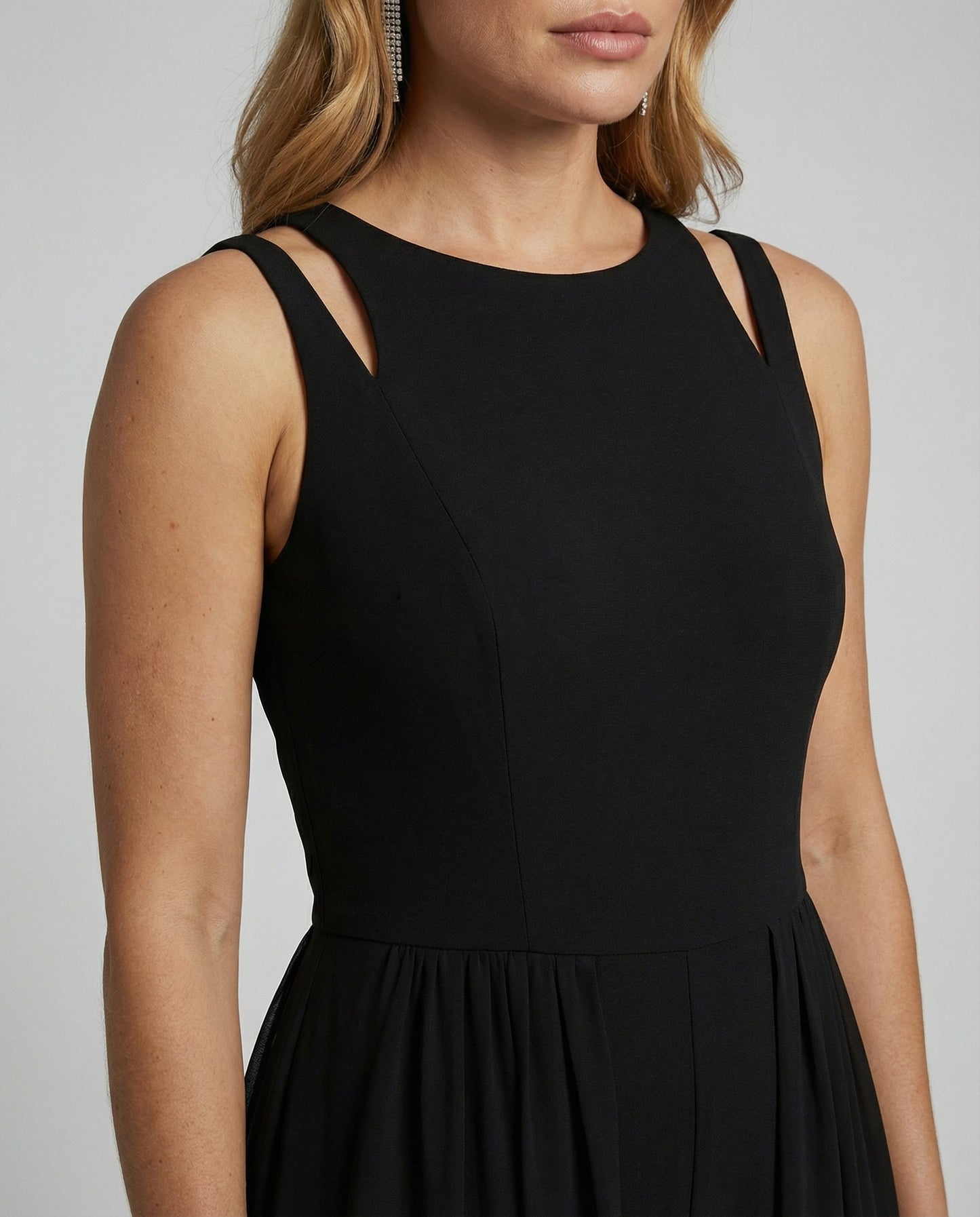 Elegant ærmeløs dame jumpsuit | Flatterende snit med vide ben