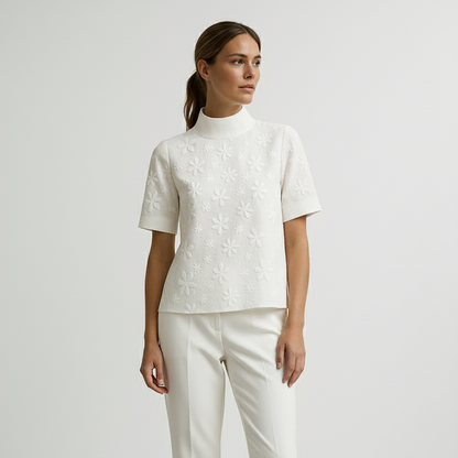 Elegant Damebluse med Broderi | Kortærmet Bluse med Ståkrave | Let og Feminin til Hverdag og Kontor