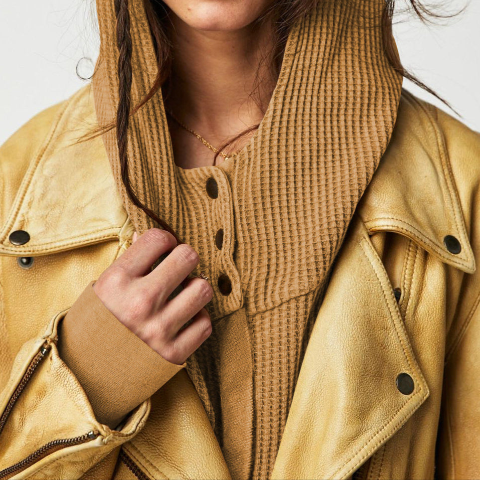 Dame hættetrøje i vaffelstrik | Kort pasform | Afslappet streetwear look