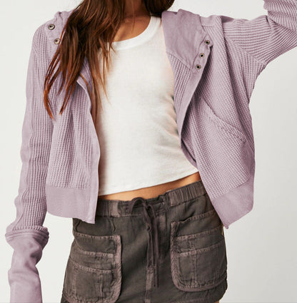 Dame hættetrøje i vaffelstrik | Kort pasform | Afslappet streetwear look