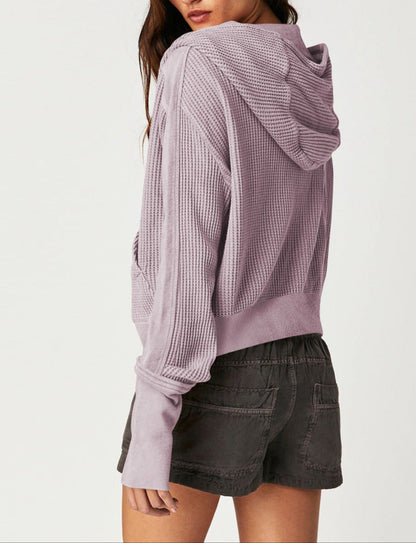 Dame hættetrøje i vaffelstrik | Kort pasform | Afslappet streetwear look