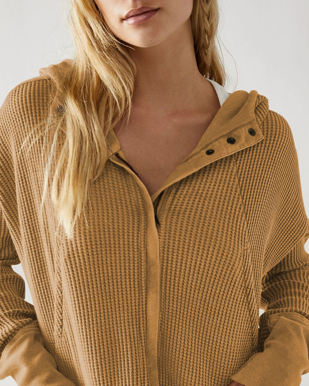 Dame hættetrøje i vaffelstrik | Kort pasform | Afslappet streetwear look