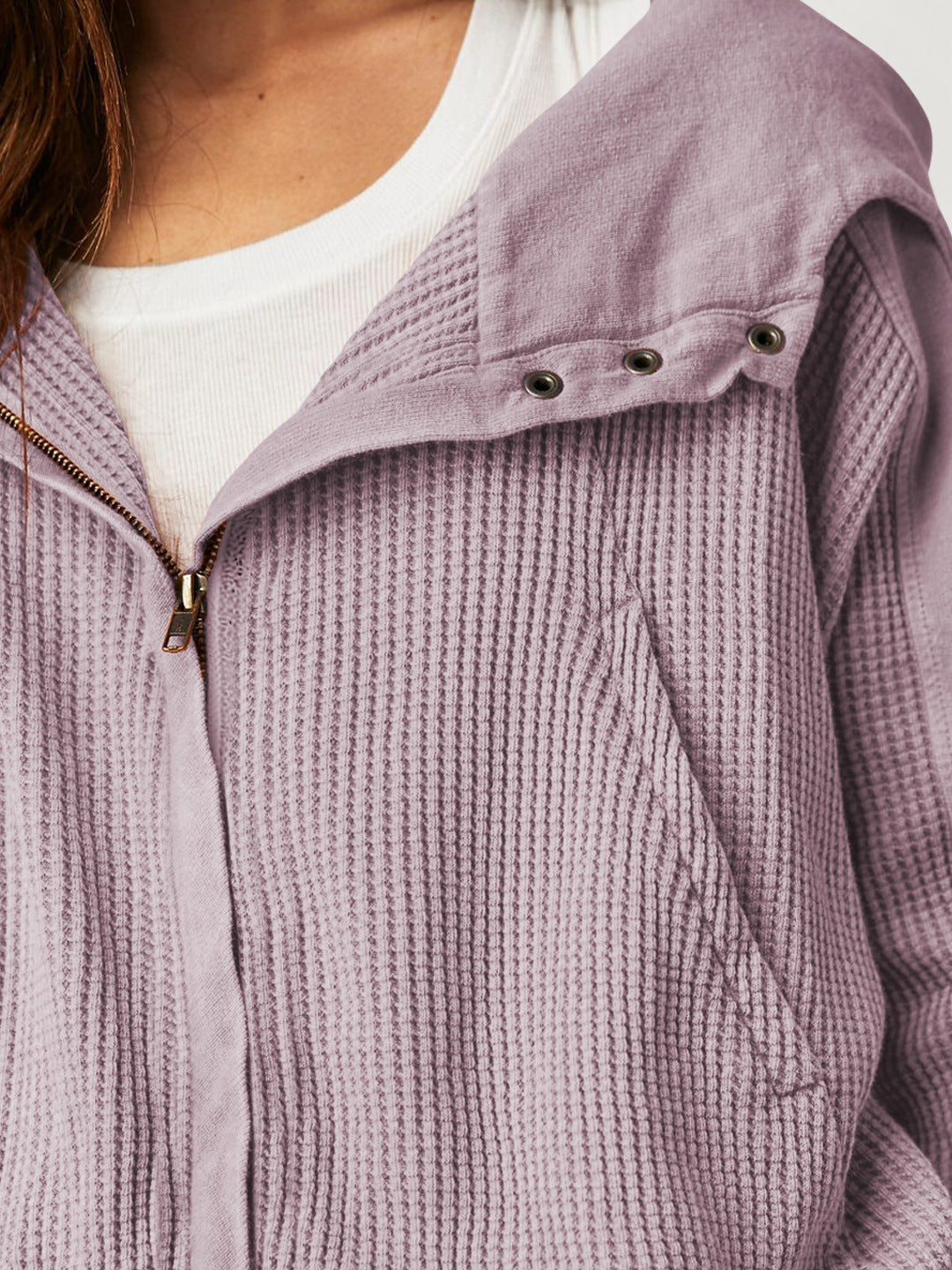 Dame hættetrøje i vaffelstrik | Kort pasform | Afslappet streetwear look