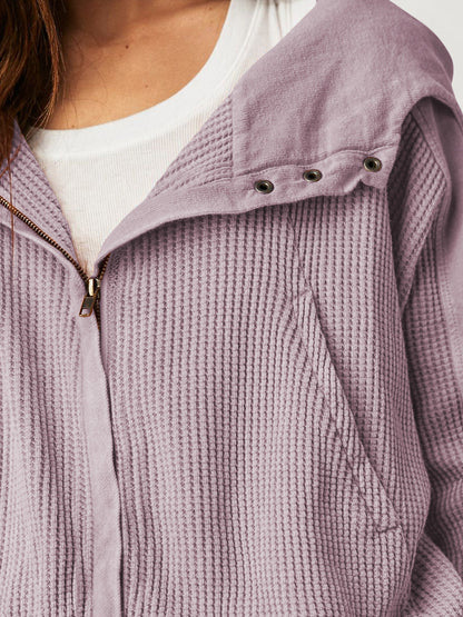 Dame hættetrøje i vaffelstrik | Kort pasform | Afslappet streetwear look