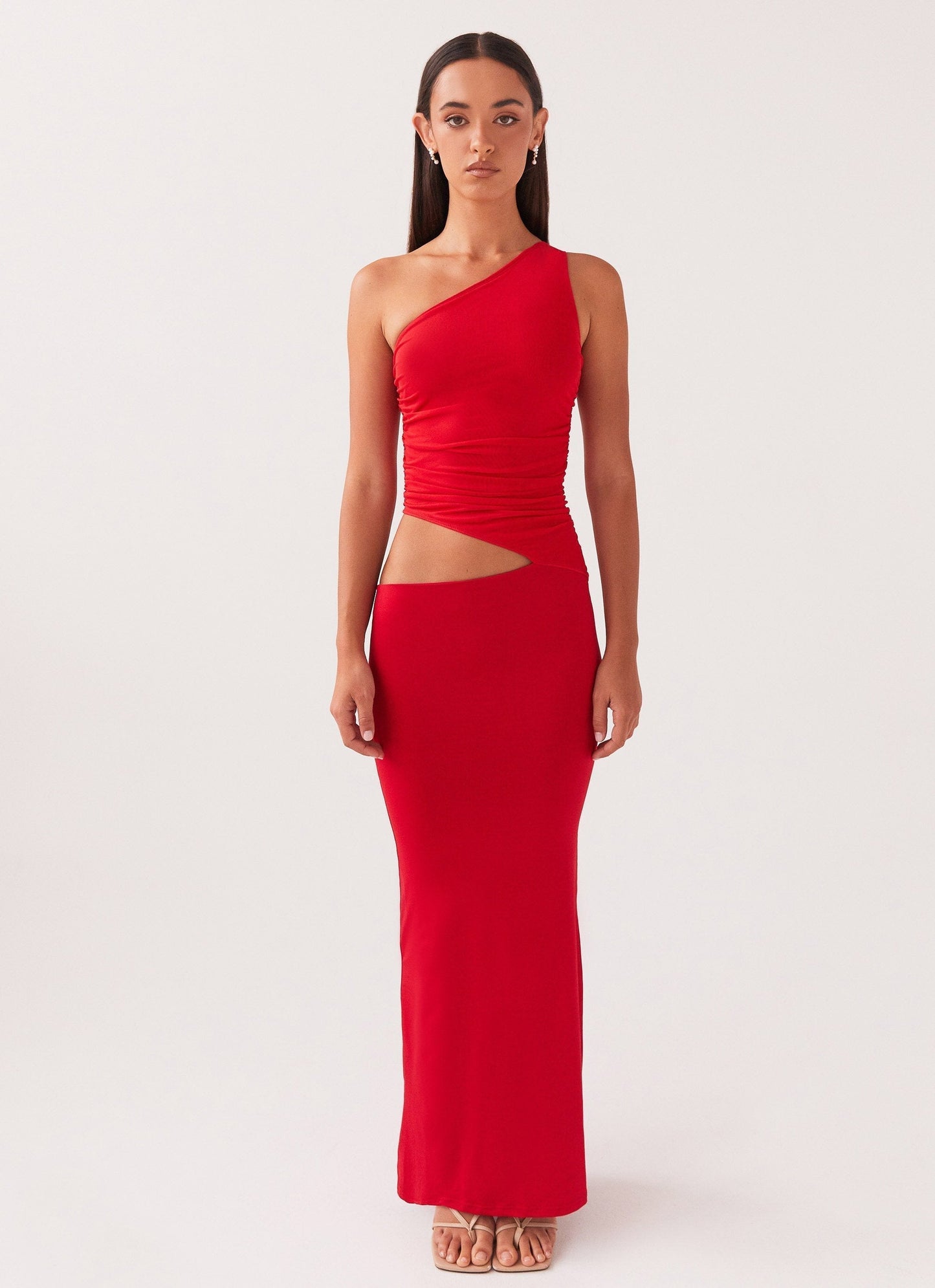 Lang figursyet kjole med one-shoulder – Cut-out ved taljen | Rynkedetaljer | Maxi-længde | Elegant, kropsnær silhuet