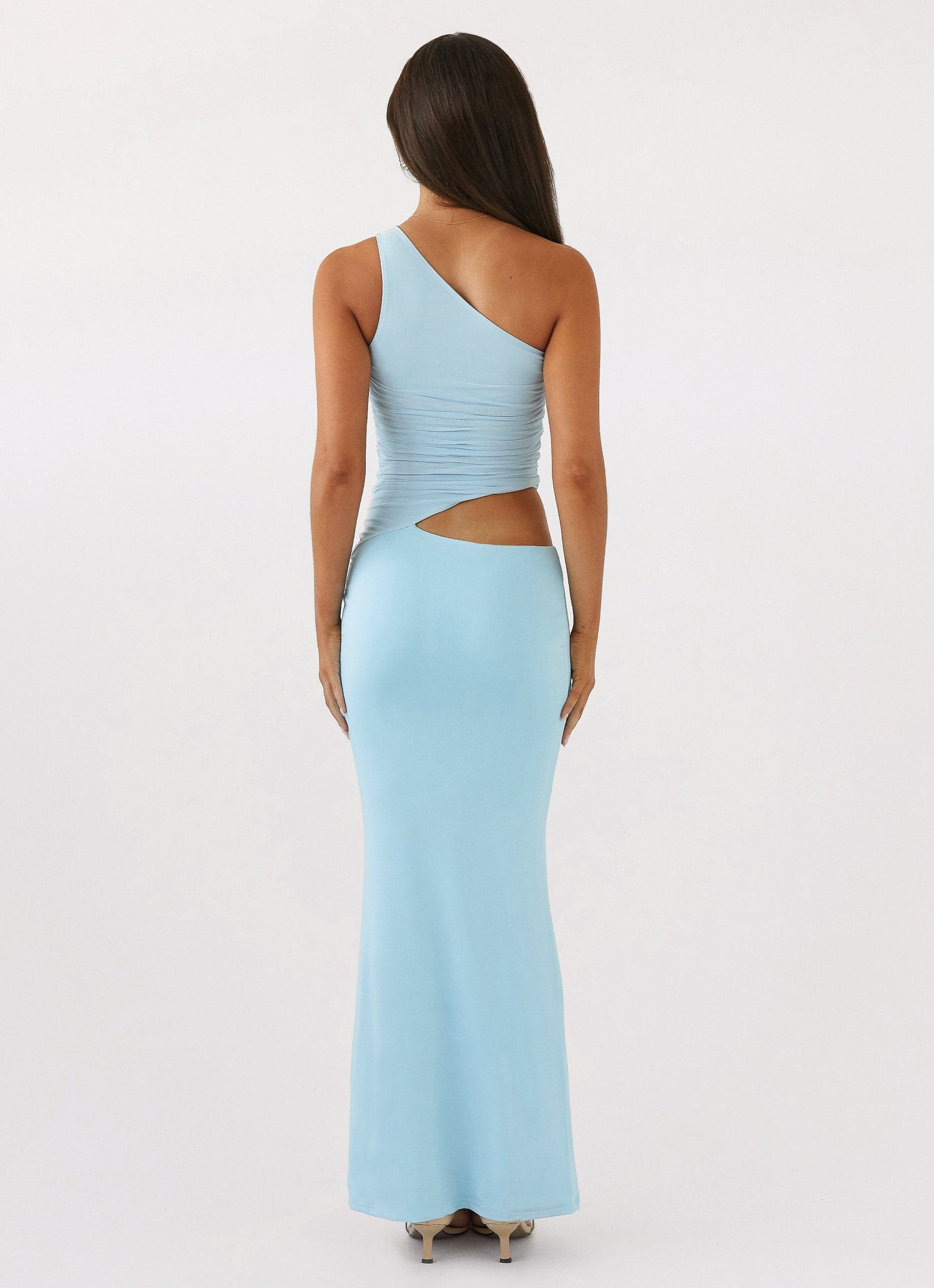 Lang figursyet kjole med one-shoulder – Cut-out ved taljen | Rynkedetaljer | Maxi-længde | Elegant, kropsnær silhuet