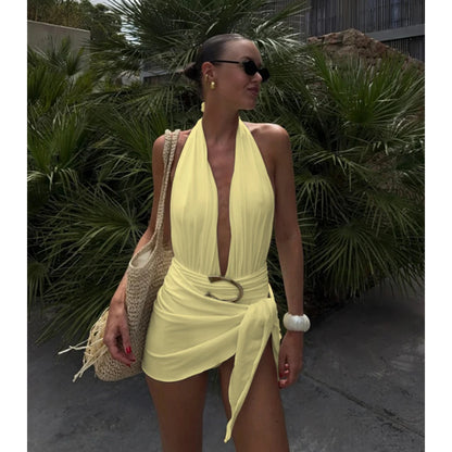 Minimalistisk bikini­sæt med sarongnederdel | Elegant tredelt strandlook