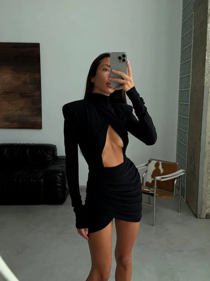 Elegant Sort Mini Kjole | Huldetalje & Rynket Design | Langærmet Party Kjole