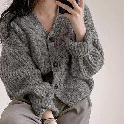 Kvinders Strikket Cardigan med V-udskæring | Løs Pasform | Varm og Elegant til Efterår og Vinter