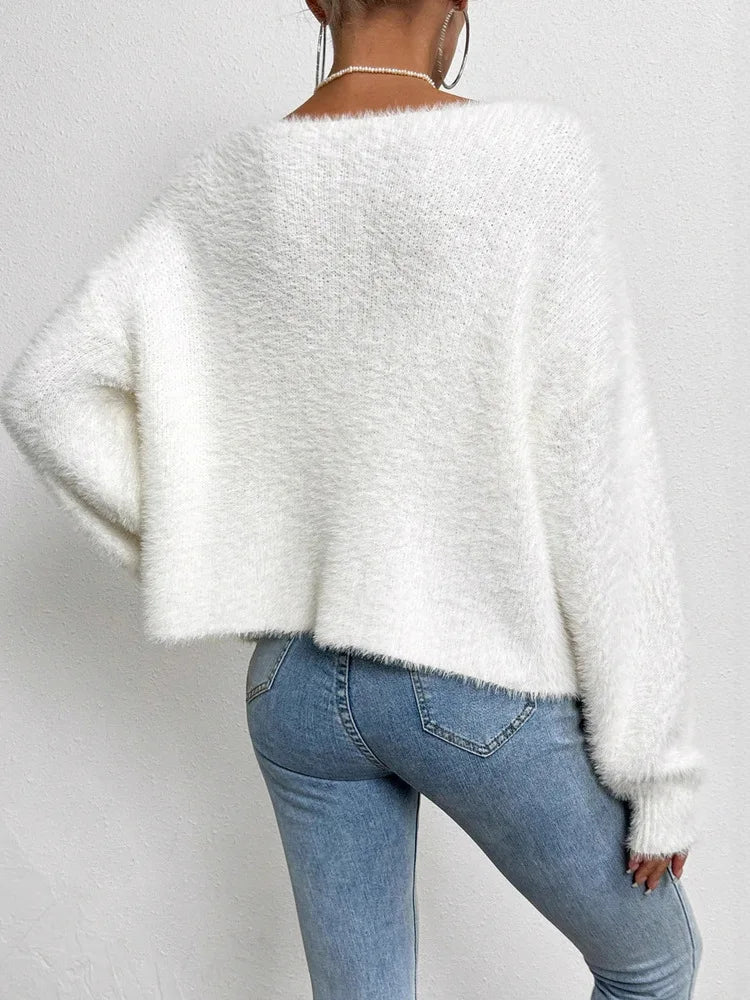 Elegant damecardigan i blød strik | Perledetaljer | V-udskæring