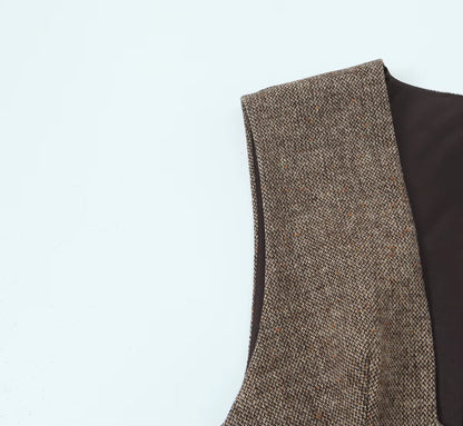 Elegant ærmeløs minikjole til kvinder med dyb V-udskæring og struktureret snit