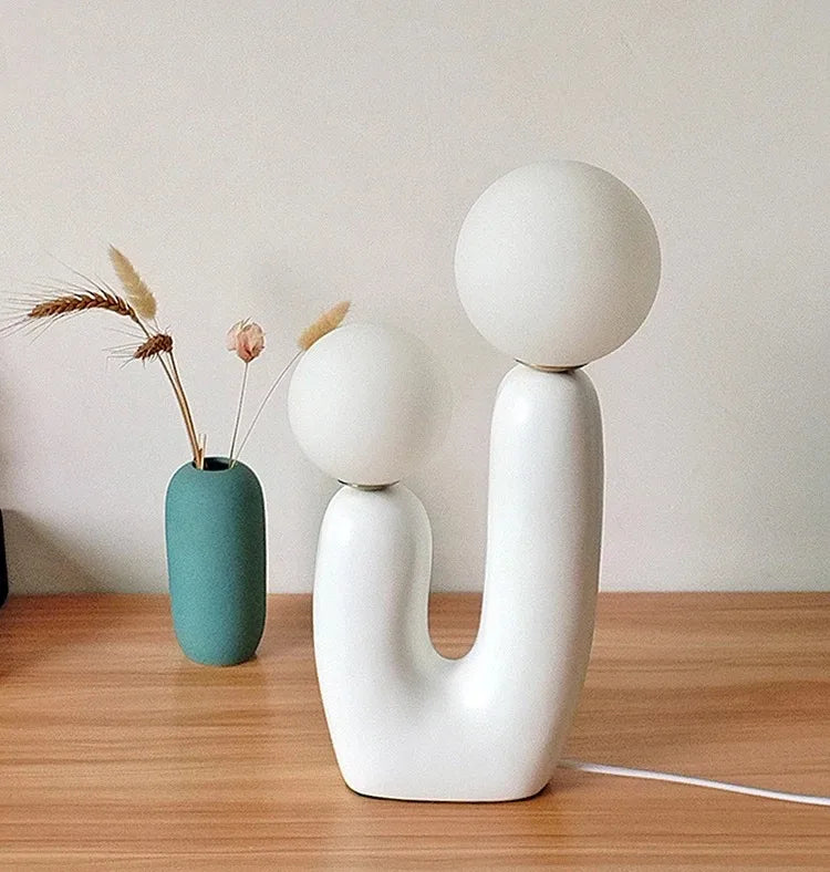 Moderne Nordisk Bordlampe med Dobbelte Glaskupler | Elegant og Stilfuldt Design til Stuen eller Natbord