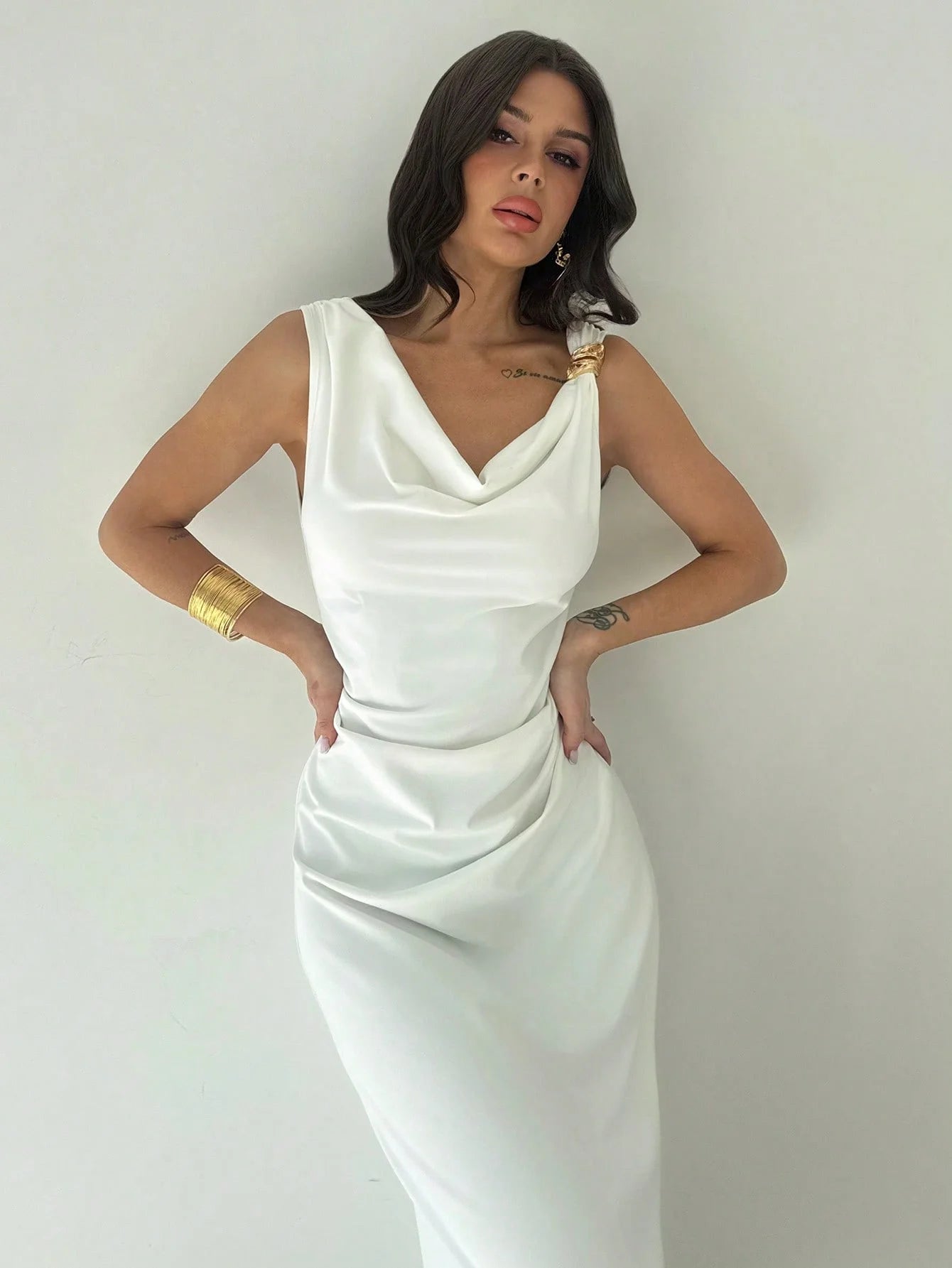 Kjole til Kvinder | Ærmeløs Silhuet | Slankende Snit | Elegant Længde