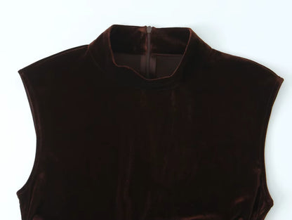 Elegant ærmeløs minikjole med slank pasform og blondekant