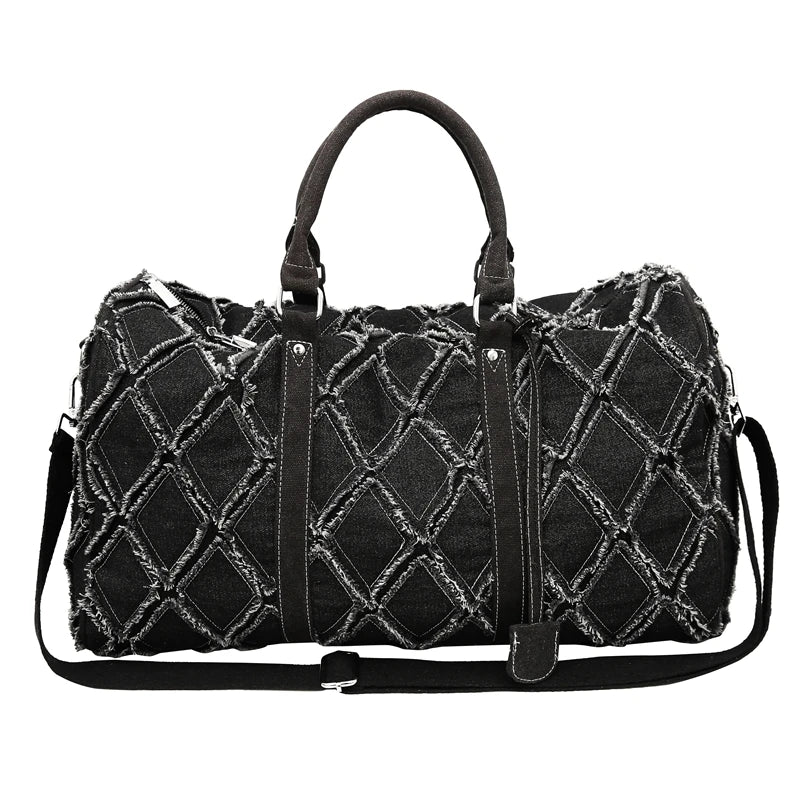 Stor denim duffelbag med struktureret design og rummelig kapacitet