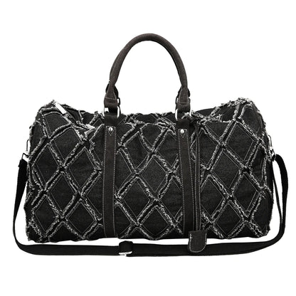 Stor denim duffelbag med struktureret design og rummelig kapacitet