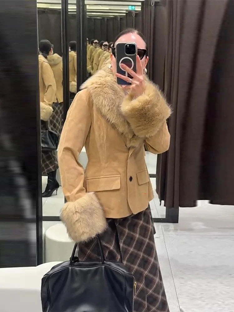 Elegant Faux Fur Blazerjakke Med Taljefokus