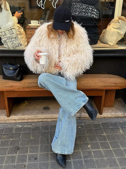 Kvinders kort faux fur jakke | Fluffy vinterfrakke | Løs pasform og luksuriøst look