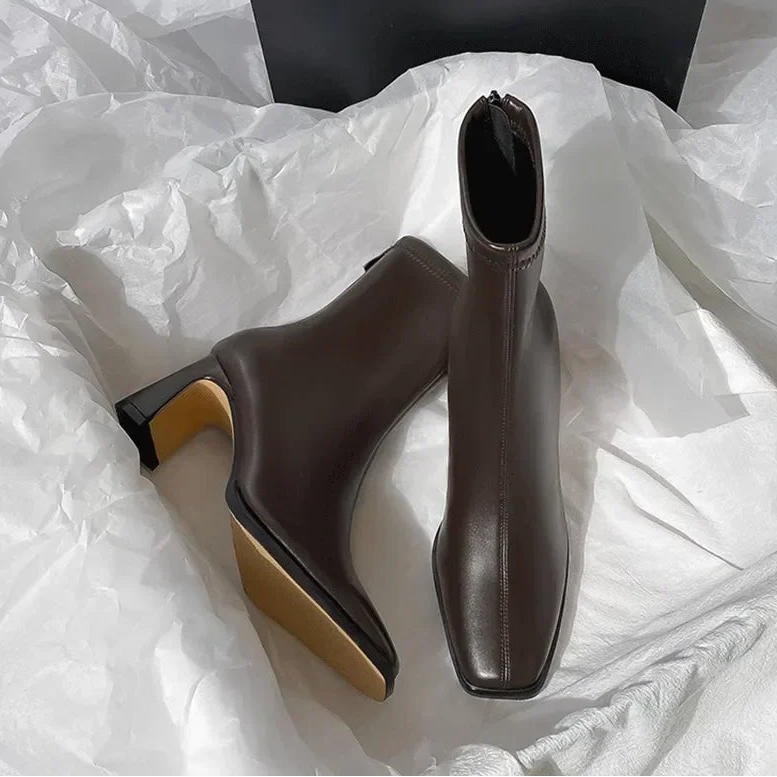 Elegant Ankelstøvle Med Firkantet Snude Og Stabil Hæl