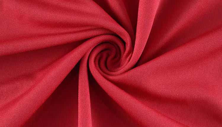 Elegant ærmeløs aftenkjole med slids og strukturerede skuldre