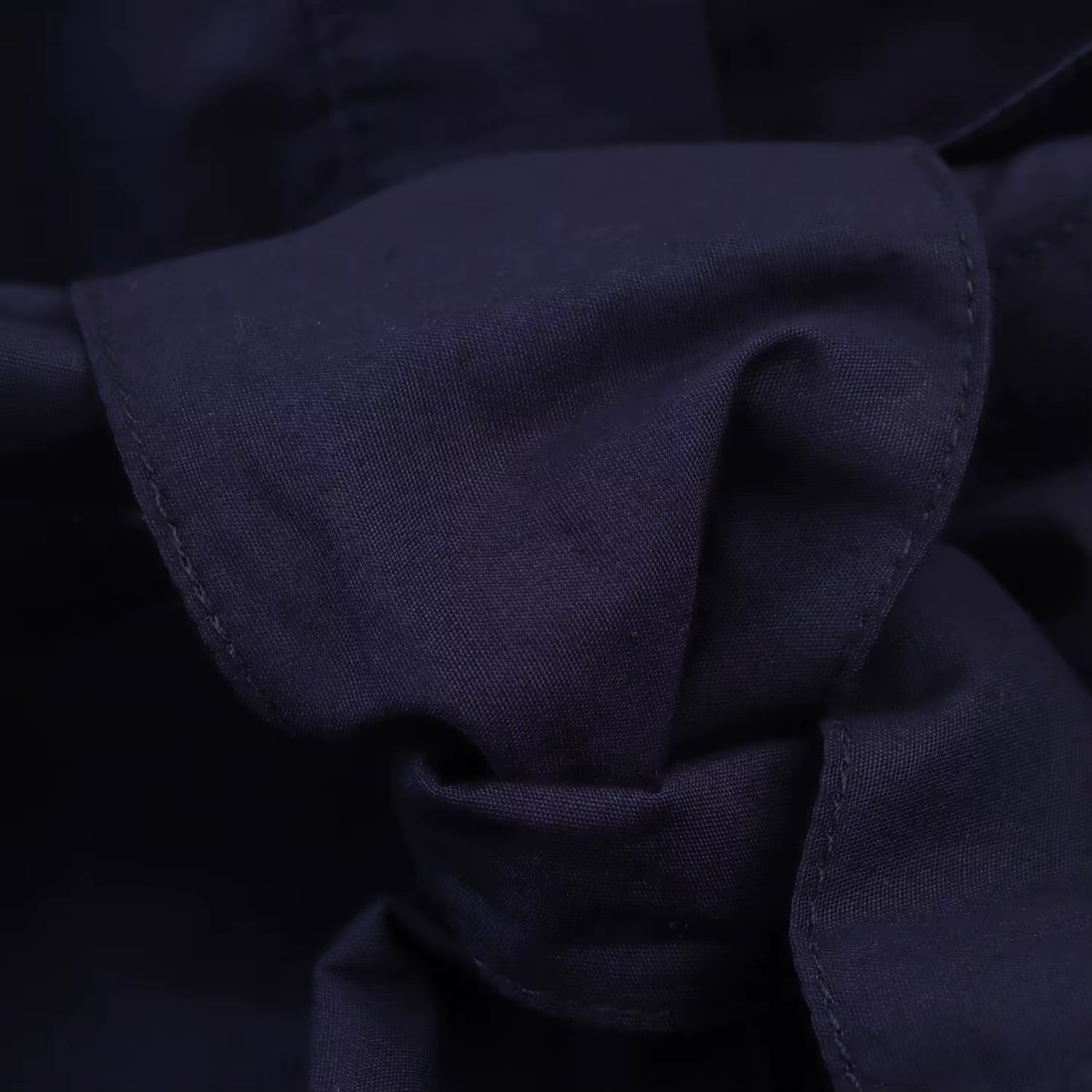 Elegant skjortekjole i midi-længde til kvinder med bindebælte og lange ærmer