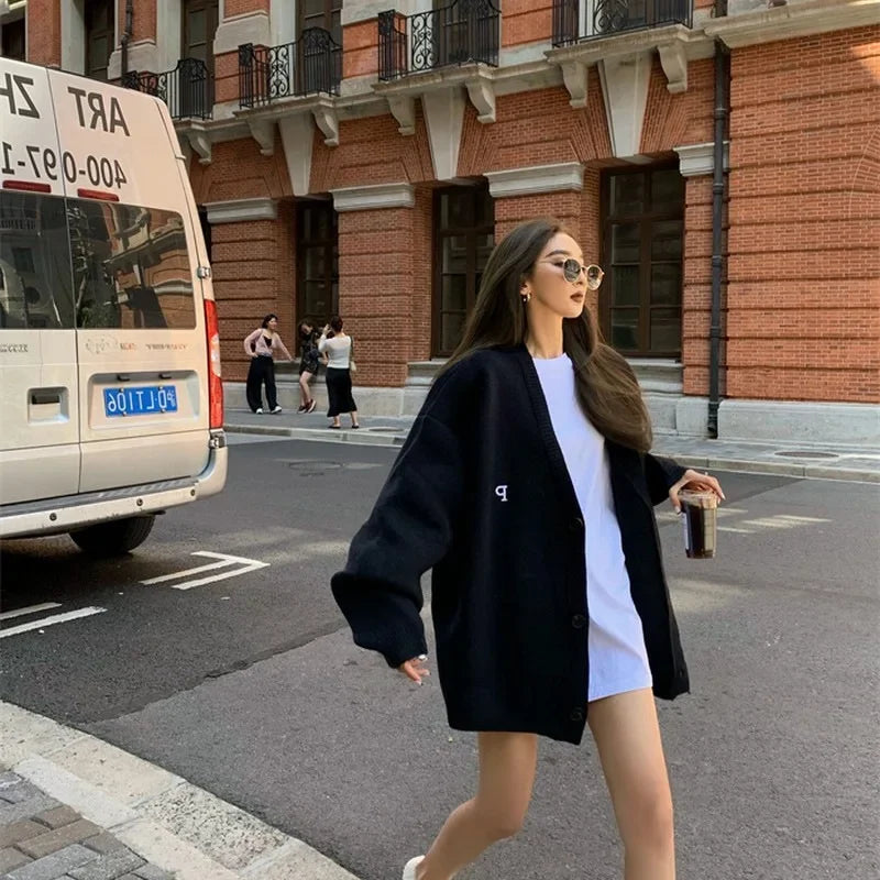 Kvinders cardigan med V-udskæring | Oversized pasform | Klassisk & casual stil