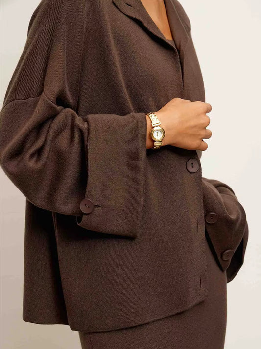 Elegant strikket sæt til kvinder med cardigan, top og nederdel