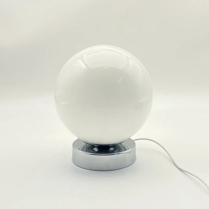 Nordisk Bordlampe med Rund Glaskugle | Minimalistisk Design til Stuen eller Natbord