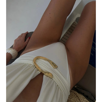 Minimalistisk bikini­sæt med sarongnederdel | Elegant tredelt strandlook