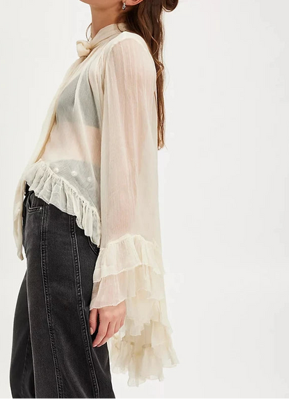 Elegant dameskjorte med flæsekant | Løs pasform | Sløjfedetalje og let transparent look