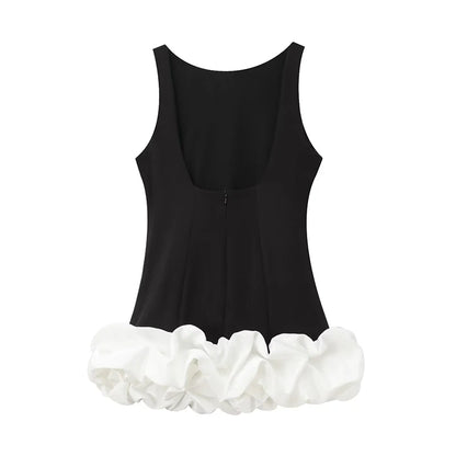 Elegant ærmeløs minikjole til kvinder med rynket kant og slank pasform