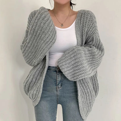 Dame cardigan i chunky strik | Løs pasform med lanterneærmer | Casual og hyggelig stil