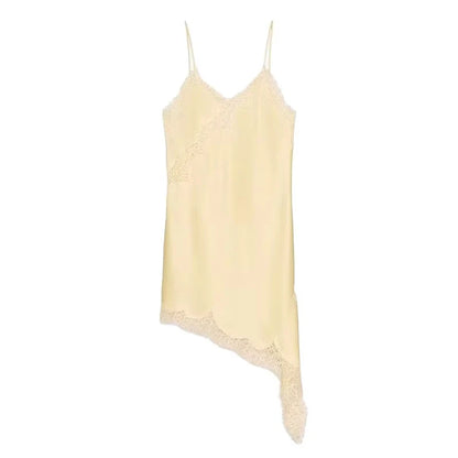 Satin mini kjole til kvinder | Asymmetrisk snit | Blonder & stropper