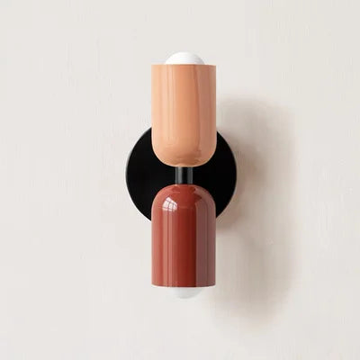 Væglampe med dobbelt lyskilde i minimalistisk design